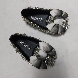 HSHTX Baby Girl Rhinestones Shoe with a Bow at the Front.